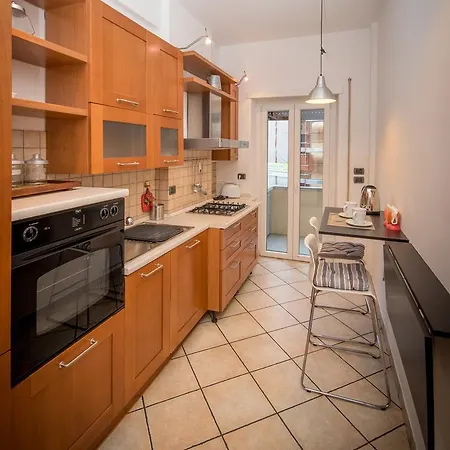 Elettra Luxury * רומא